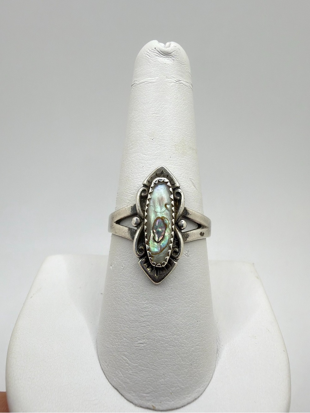 Vintage Bell Trading Post stamped sterling silver, Mother of Pearl ring!